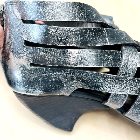 MARSELL LEATHER GLADIATOR SANDALS IN ACCIAIO-NERO WITH A ZIPPER ON BACK - Picture 4 of 13